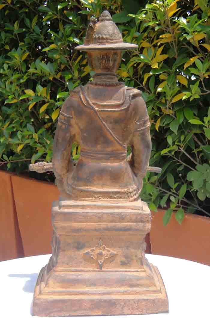 สมเด็จพระเจ้าตากสินมหาราช ขนาดบูชาหน้าตัก 5 นิ้ว ความสูง10.5 นิ้ว ฐาน 4.8 x 6 นิ้ว เนื้อโลหะผิวเก่า 