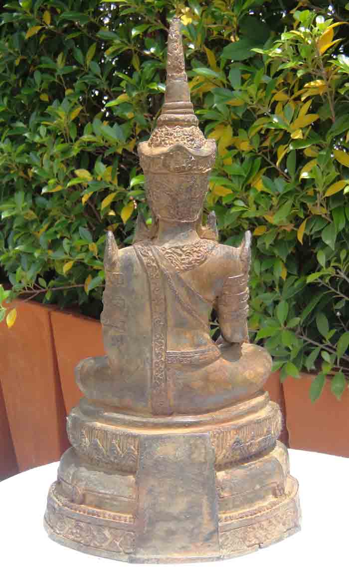 พระพุทธรูปบูชารัตนะทรงเครื่อง เนื้อโลหะผิวเก่า ขนาดหน้าตักกว้าง 4.5 นิ้ว ฐาน 7x4.5 นิ้ว สูง 11 นิ้วฐ