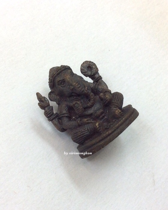 พระพิฆเนศ รุ่นบารมีศรีสนธิ์ วัดสุทัศนเทพวราราม เนื้อนวโลหะ มีโค๊ด กล่องเดิม No.393