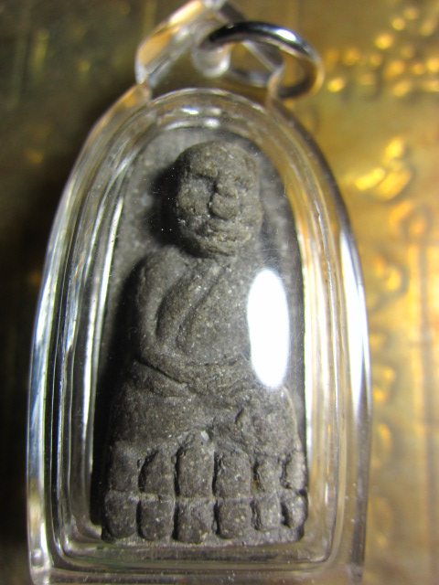 หลวงปู่ทวดพิมพ์พระรอด รุ่นพระเจ้าห้าพระองค์ หลวงปู่หมุน วัดบ้านจาน ปลุกเสก ปี 2544 