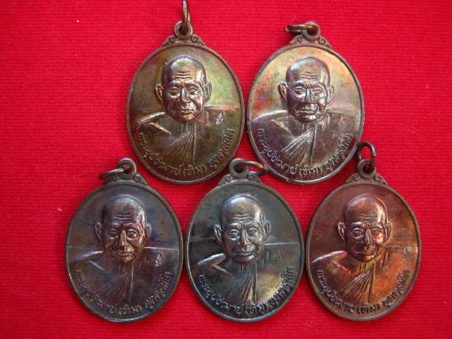 เคาะเดียว 5 เหรียญ...เหรียญ 7 รอบ หลวงปู่ทิม วัดพระขาว จ.อยุธยา ที่ระลึกอายุครบรอบ 84 ปี  2540