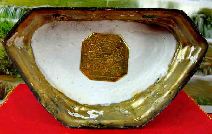 พระพุทธรูป พิมพ์เชียงแสน ( สิงห์ ๑ ) เนื้อโลหะ หน้าตัก 5 นิ้ว ใต้ฐานอุดแผ่นยันต์ ขนาดความสูง 8.5 นิ้