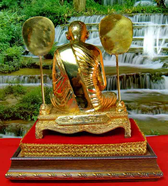 ***หลวงพ่อเงินเนื้อทองเหลืองขัดเงา ขนาดหน้าตัก 5 นิ้ว ฐาน 4.5 x 6 นิ้ว สูง 7.5 นิ้ว ใต้ฐานอุดแผ่นยัน