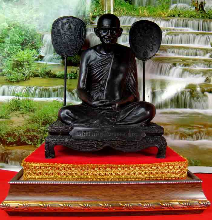 ***หลวงพ่อเงินเนื้อทองเหลืองรมดำ ขนาดหน้าตัก 5 นิ้ว ฐาน 4.5 x 6 นิ้ว สูง 7.5 นิ้ว ใต้ฐานอุดแผ่นยันต์