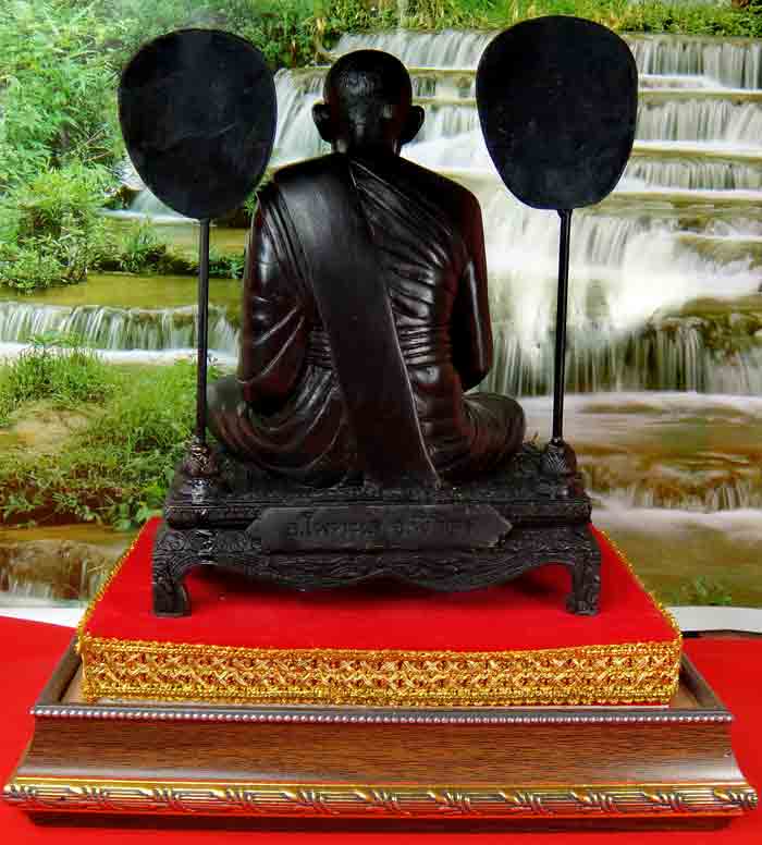 ***หลวงพ่อเงินเนื้อทองเหลืองรมดำ ขนาดหน้าตัก 5 นิ้ว ฐาน 4.5 x 6 นิ้ว สูง 7.5 นิ้ว ใต้ฐานอุดแผ่นยันต์