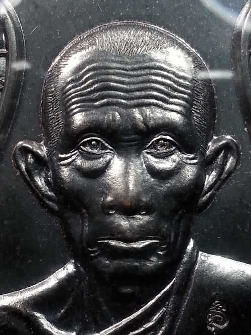 เหรียญอายุวัฒนะมงคล90 เนื้อนวะโลหะ เลข ๖๑๔ พร้อมเลี่ยมกันน้ำ