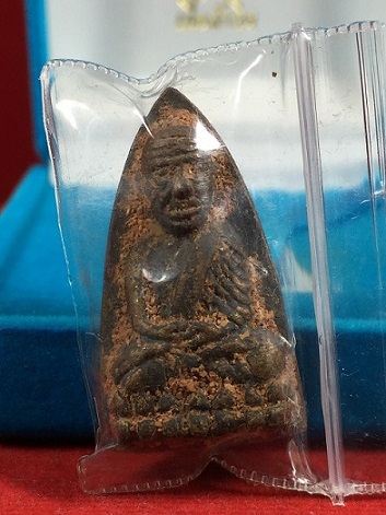 หลวงปู่ทวดเตารีดกลาง B เนื้อสำริด ( หล่อโบราณ ) รุ่น 100 ปี วัดช้างให้