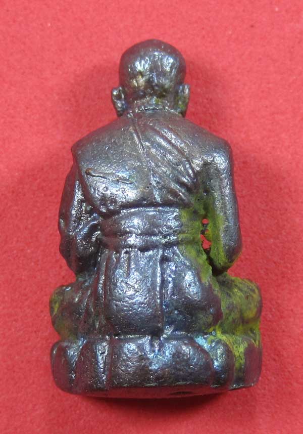 (พิมพ์ใหญ่)ทองแดงหล่อโบราณฐานภูเขา รูปหล่อหลวงปู่คำบุ คุตฺตจิตฺโต วัดกุดชมภู จ.อุบลราชธานี สายอิสาน