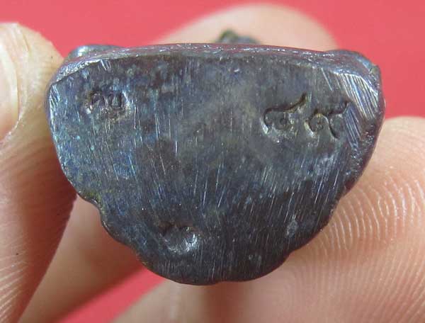 (พิมพ์ใหญ่)ทองแดงหล่อโบราณฐานภูเขา รูปหล่อหลวงปู่คำบุ คุตฺตจิตฺโต วัดกุดชมภู จ.อุบลราชธานี สายอิสาน