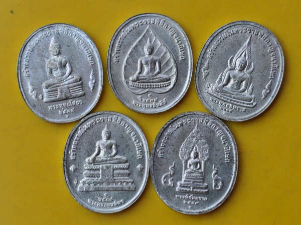 เหรียญที่ระลึกพระพุทธปัญจภาคีเนื้อเงิน
