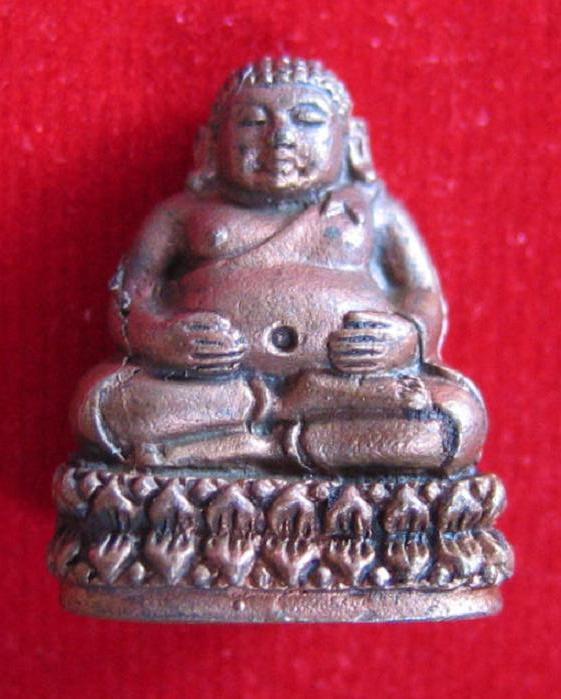 พระสังกัจจาย 7 รอบ เนื้อนวะ หลวงปู่ทิม ปี40 ตอกโค๊ตด้านหลัง และหมายเลข 4448 ใต้ฐาน...เคาะเดียวแดง...