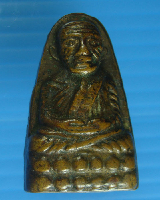 หลวงปู่ทวดวัดช้างให้หลังหนังสือปี 08 พิมพ์กลาง เนื้อทองเหลือง