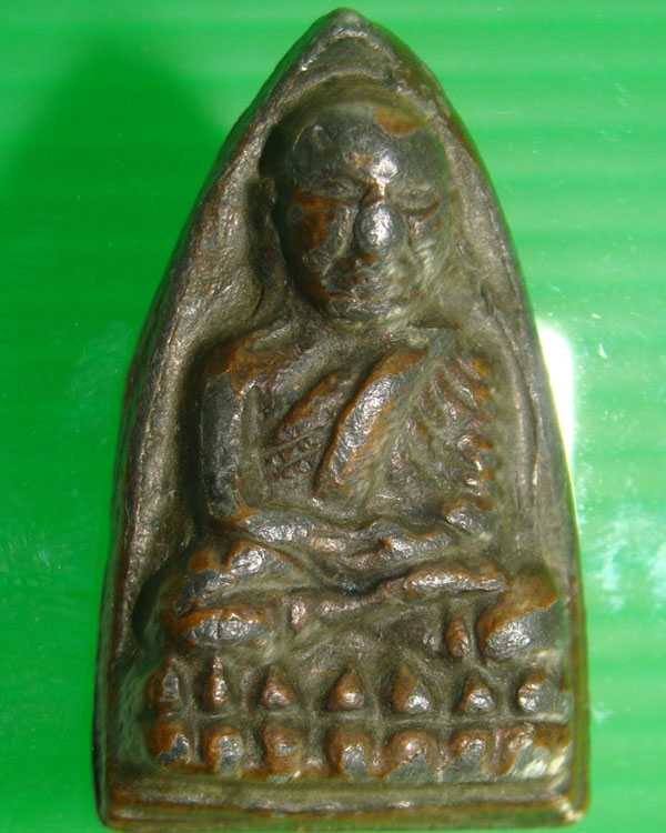 หลวงปู่ทวดวัดช้างให้หลังเตารีดปี 05 พิมพ์ A เนื้อตะกั่วกะหไล่ทองเก่าเดิม