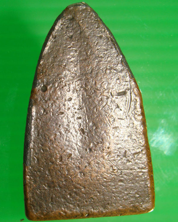 หลวงปู่ทวดวัดช้างให้หลังเตารีดปี 05 พิมพ์ A เนื้อตะกั่วกะหไล่ทองเก่าเดิม