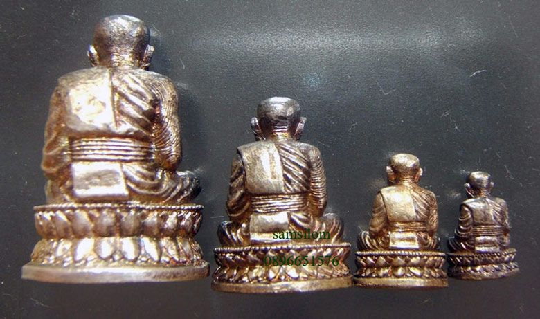 หลวงปู่ทวด วัดช้างให้ รุ่นสร้างเจดีย์ ปี33 ชุดเนื้อเงิน4องค์