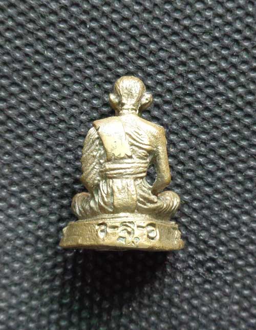 รูปหล่อรุ่นแรกปี 38 เนื้อนวะ หลวงพ่อเพี้ยน สวยผิวเดิมๆ ครับ