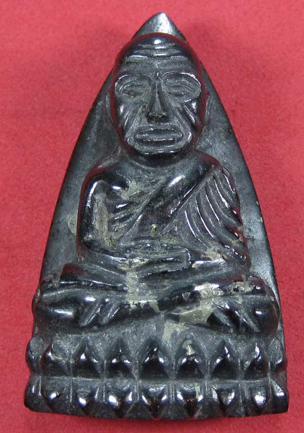 หลวงพ่อทวด วัดช้างให้ จ.ปัตตานีเหล็กไหลดูดทรัพย์ ปลุกเสกโดย หลวงปู่คำบุ คุตฺตจิตโต วัดกุดชมภู จ.อุบล