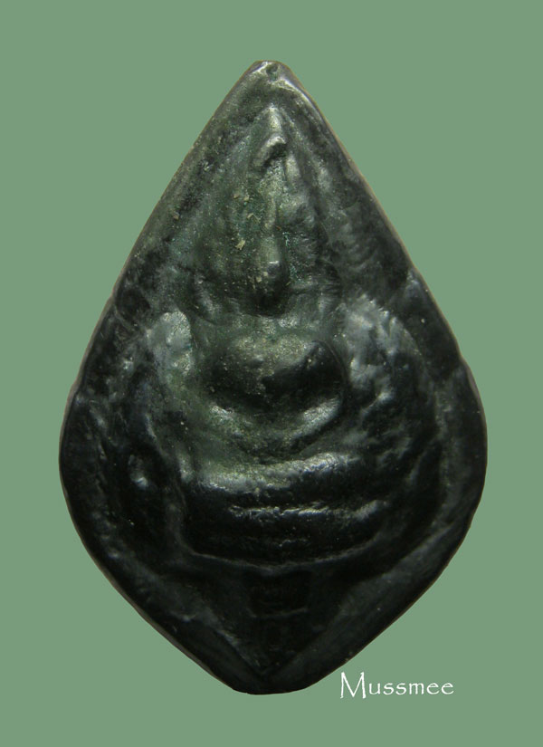 พระกลีบบัวอรุณเทพบุตร เนื้อเมฆพัตร หลวงพ่อเฮง วัดบ้านขอม ### เคาะเดียว ### 