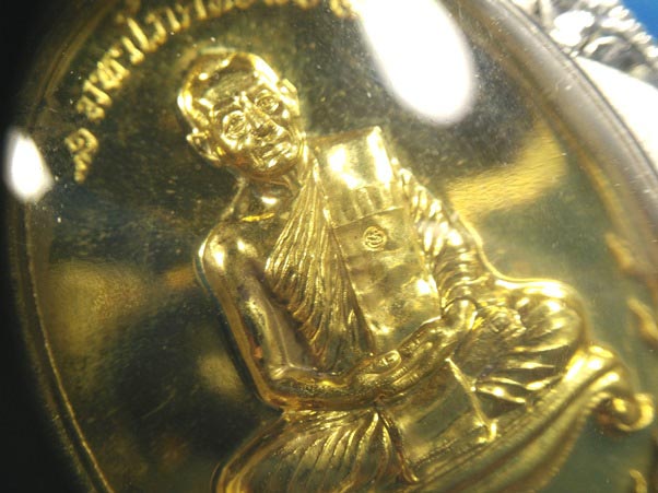 มหาโภคทรัพย์หลวงพ่อสาคร เนื้อทองฝาบาตรพร้อมเลี่ยมเงินสวยๆ