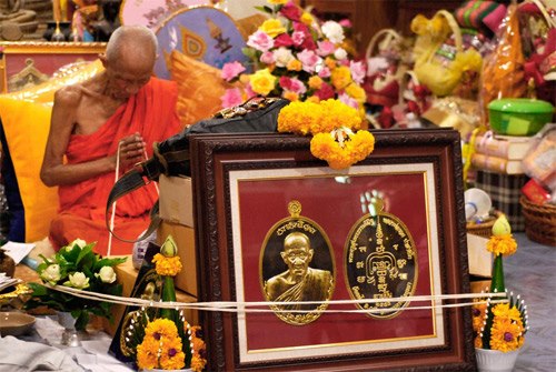 เหรียญหลวงพ่อรวย วัดตะโก อยุธยา อายุยืนปี2555 เนื้อสัตตะ หมายเลข412