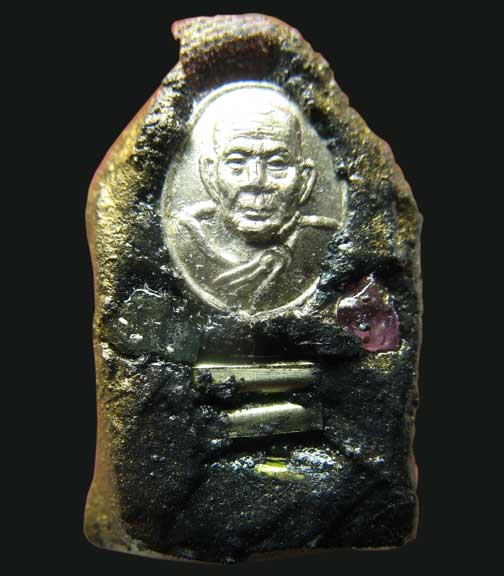 หลวงปู่หมุน ขุนแผนทรงพลเล็กหน้าทอง หลังเม็ดยาเงิน+ ตะกรุดเงิน+ เกศา +จีวร+พลอยเสก