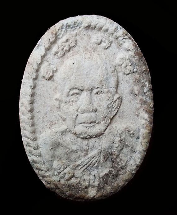 พระผงยันต์ดวงเศรษฐี หลวงปู่หมุน พิธีเสาร์5 มหาเศรษฐี ปี43 เนื้อแน่นๆ สภาพไม่อายใคร ยันต์เต็มชัด