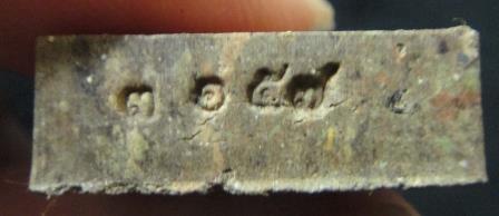 พระรูปเหมือนพรายกุมารห้าเหลี่ยม เนื้อว่านมหามงคล โรยพลอย หลวงพ่อสาคร วัดหนองกรับ เลข3157กล่องเดิม