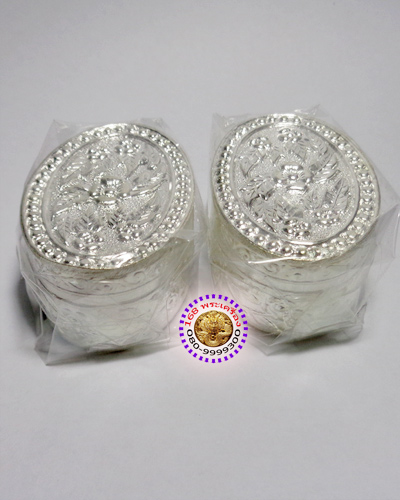 ตลับสีผึ้งรูปไข่ เนื้อโลหะชุบเงิน(กะไหล่เงิน) ของใหม่เอี่ยมเงาปิ๊งๆ