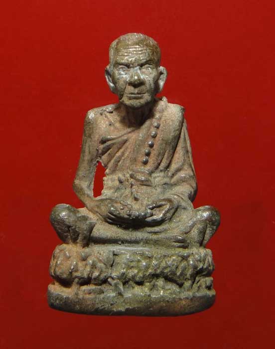 รูปหล่ออายุยืน เนื้อนวโลหะเทดินไทยแท้ ปี 46  หลวงปู่หมุน ฐิตสีโล วัดบ้านจาน 