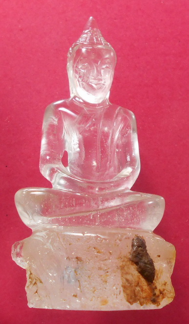 พระพุทธรูป แกะจากหินแก้ว สีขาว สวยครับ