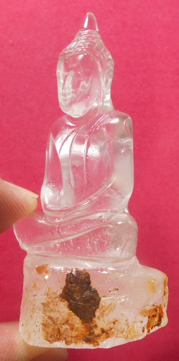 พระพุทธรูป แกะจากหินแก้ว สีขาว สวยครับ
