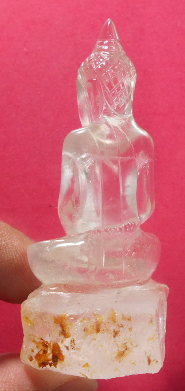 พระพุทธรูป แกะจากหินแก้ว สีขาว สวยครับ
