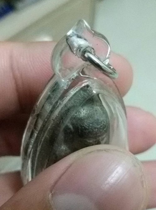 หลวงปู่ทวดหลังเจดีย์ วัดมหาธาตุ ปลุกเสกโดยหลวงพ่อคล้าย วัดสวนขัน ฝังตะกรุด 9 ดอก เนื้อว่าน ปี 2506