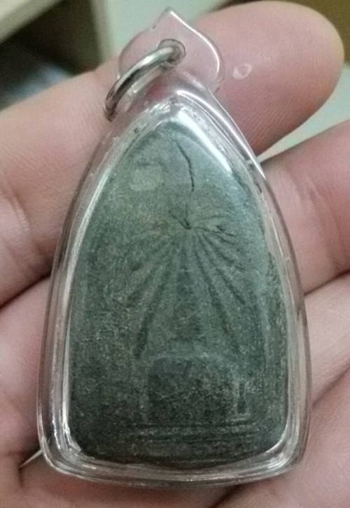 หลวงปู่ทวดหลังเจดีย์ วัดมหาธาตุ ปลุกเสกโดยหลวงพ่อคล้าย วัดสวนขัน ฝังตะกรุด 9 ดอก เนื้อว่าน ปี 2506