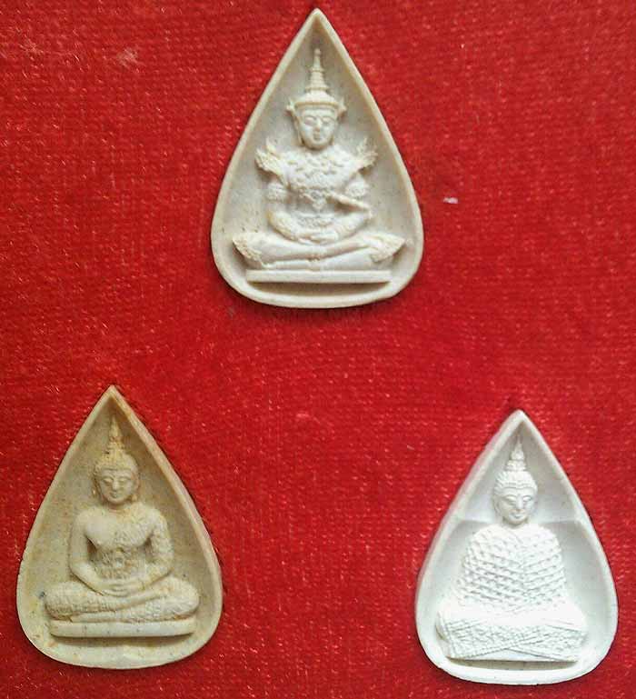 *พระแก้วมรกต สามฤดู หลัง ภปร.ในหลวง ๕ รอบ ปี๒๕๓๐ วัดบวรฯ*