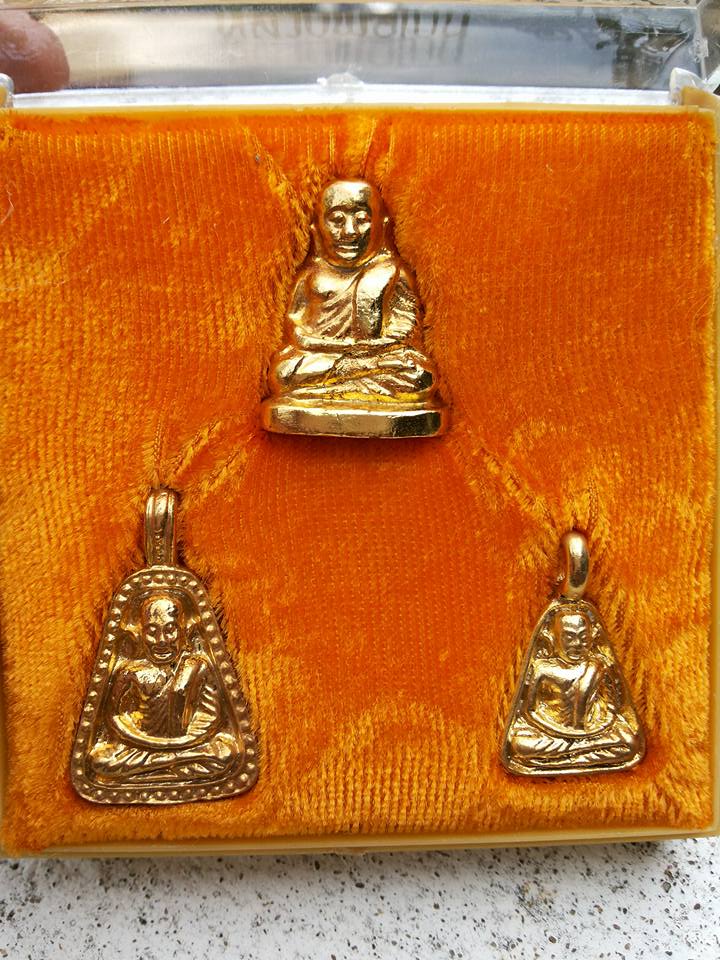หลวงพ่อเงิน วัดวังตะโก จ.พิจิตร รุ่นพิเศษ ปี 2525 เนื้อกะไหล่ทอง สภาพเดิมยกชุด