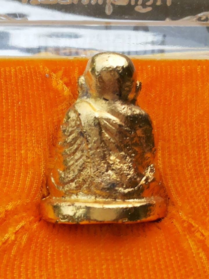 หลวงพ่อเงิน วัดวังตะโก จ.พิจิตร รุ่นพิเศษ ปี 2525 เนื้อกะไหล่ทอง สภาพเดิมยกชุด