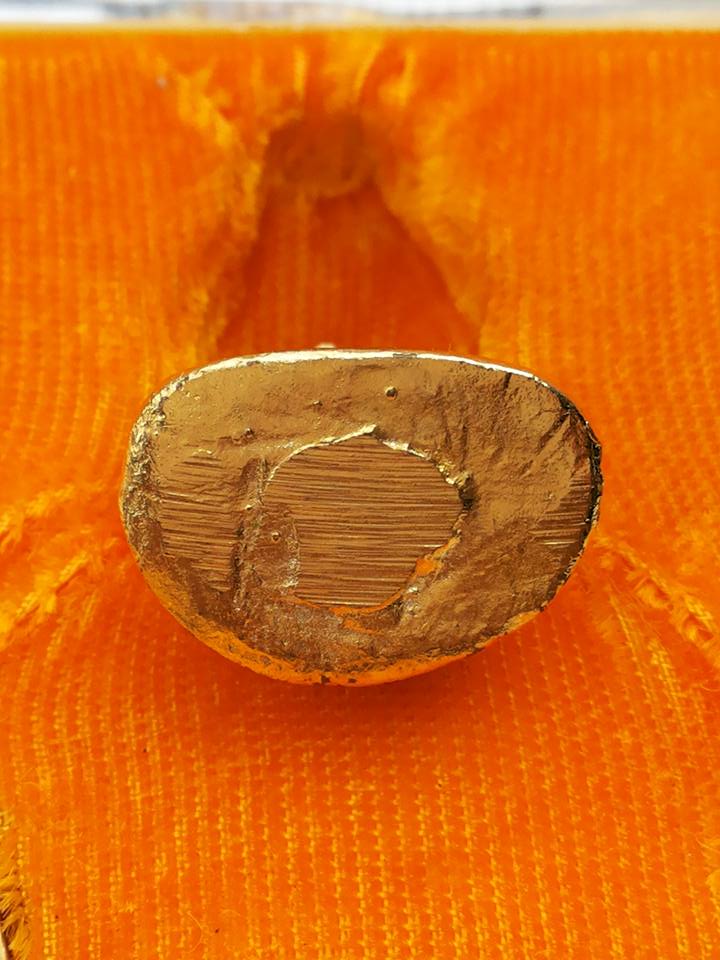 หลวงพ่อเงิน วัดวังตะโก จ.พิจิตร รุ่นพิเศษ ปี 2525 เนื้อกะไหล่ทอง สภาพเดิมยกชุด