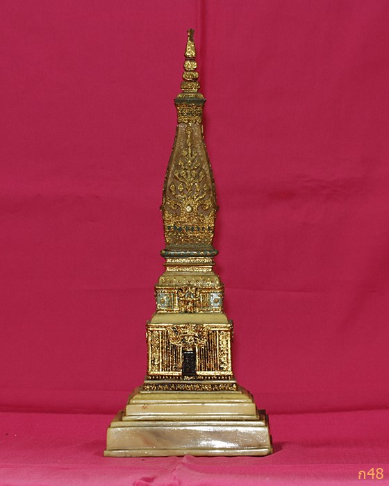 พระธาตุพนมจำลอง 2 ถอด องค์ที่ 1