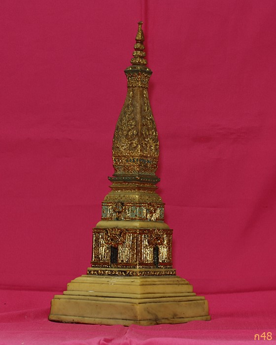 พระธาตุพนมจำลอง 2 ถอด องค์ที่ 1