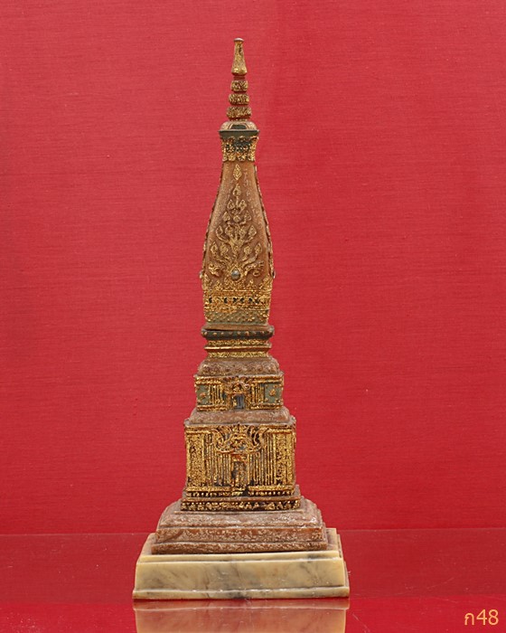 พระธาตุพนมจำลอง 2 ถอด องค์ที่ 2