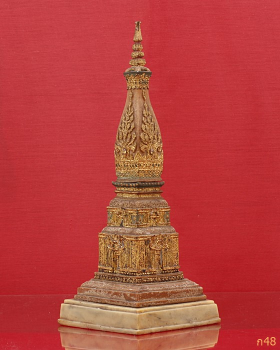 พระธาตุพนมจำลอง 2 ถอด องค์ที่ 2