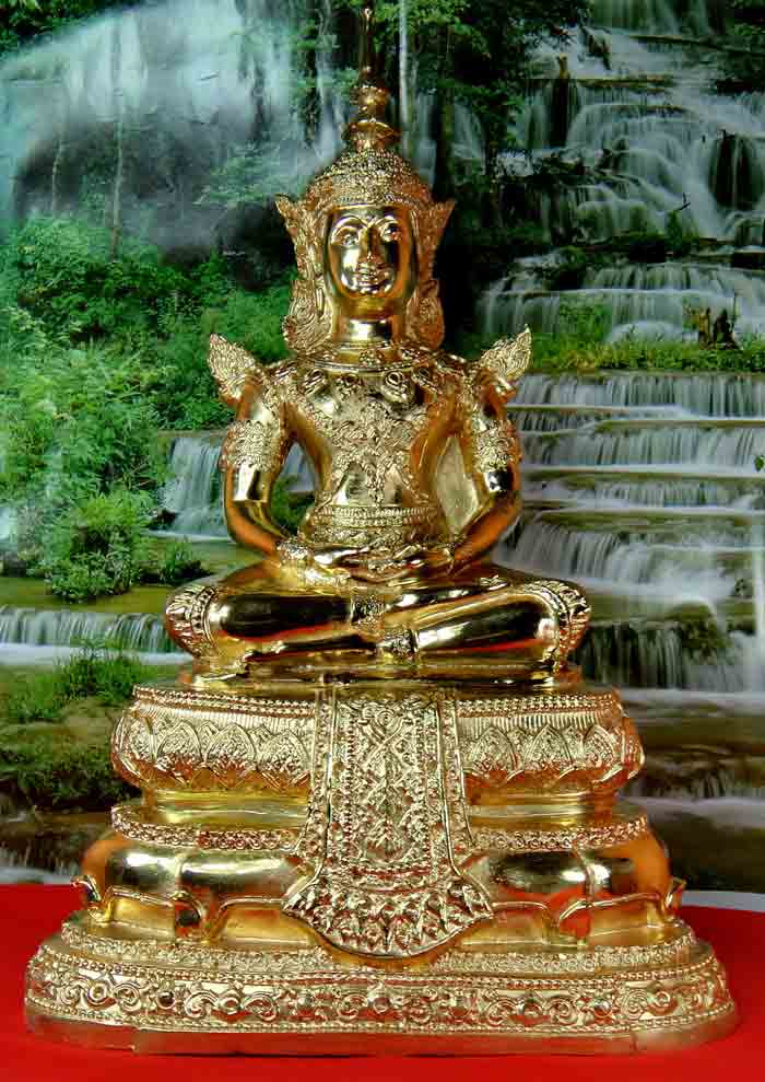 พระแก้วมรกต ทรงเครื่องฤดูร้อน เนื้อทองเหลืองขัดมัน ขนาดตั้งบูชาองค์ใหญ่ หน้าตัก 7 นิ้ว นิ้ว ฐานกว้าง