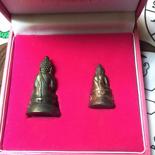 พระกริ่งมังกรทองและพระชัยวัฒน์ วัดสุทัศน์ เนื้อนวโลหะ หลวงปู่หมุน ฐิตสีโล ปลุกเสก 