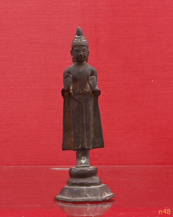 พระยืนปางห้ามสมุทร หล่อดินไทย