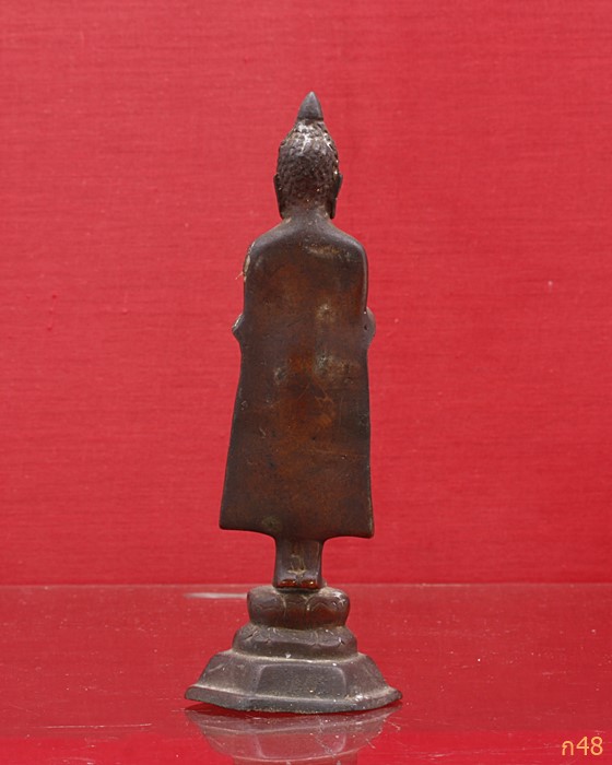 พระยืนปางห้ามสมุทร หล่อดินไทย