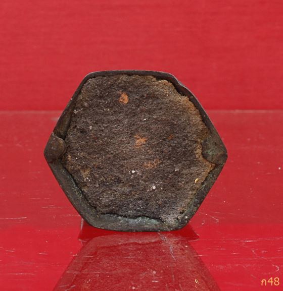 พระยืนปางห้ามสมุทร หล่อดินไทย