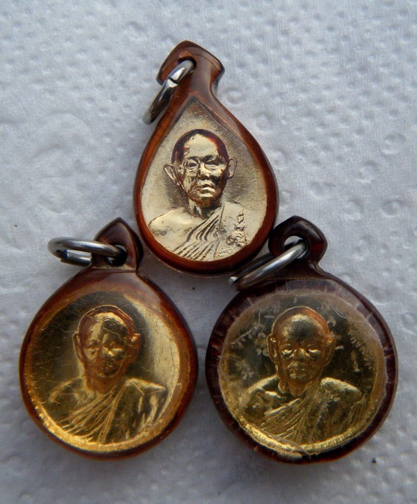 ล็อกเก็ต หลวงพ่อแพ  6 บาน.....เคาะเดียว