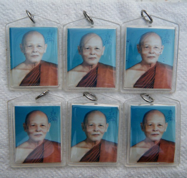 ล็อกเก็ต หลวงพ่อแพ  6 บาน.....เคาะเดียว