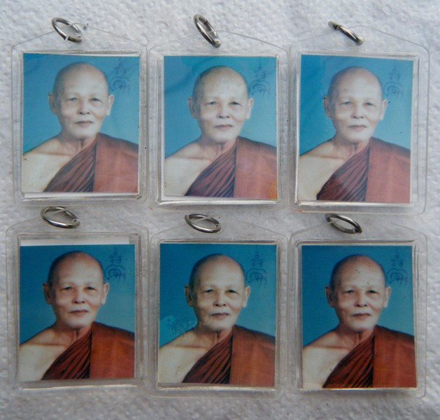 ล็อกเก็ต หลวงพ่อแพ  6 บาน.....เคาะเดียว